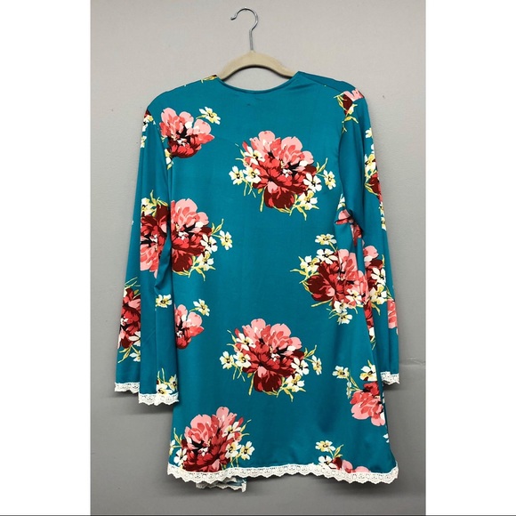 Plus size Floral Cardigan - Picture 2 of 3